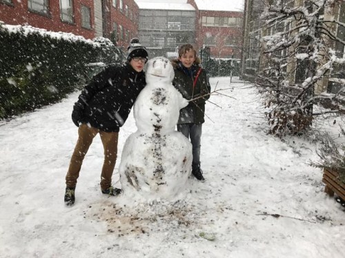 Sneeuwman op de Speelplaats in Sint-Lutgart, Beernem
