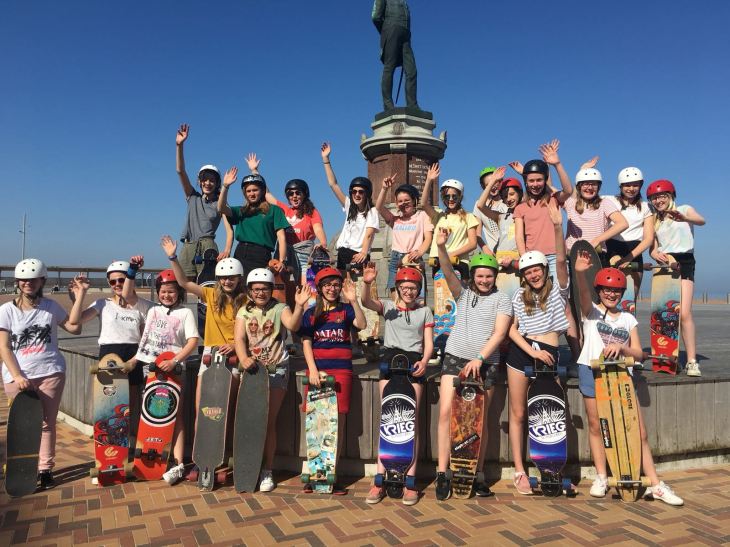 Groepsfoto sportdag leerlingen middenschool Beernem